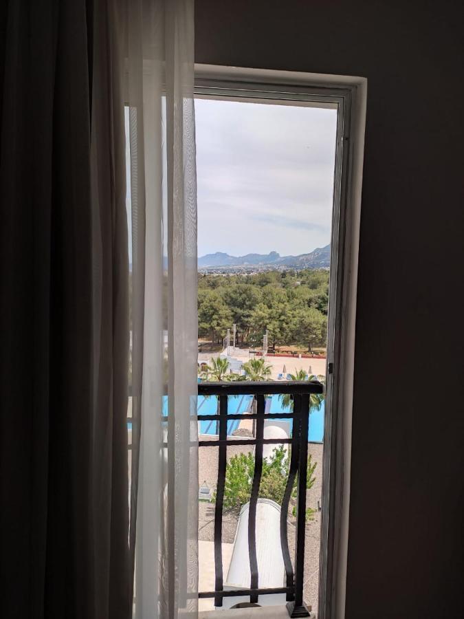 Uptown Bueyuek Anadolu Girne Hotel エクステリア 写真