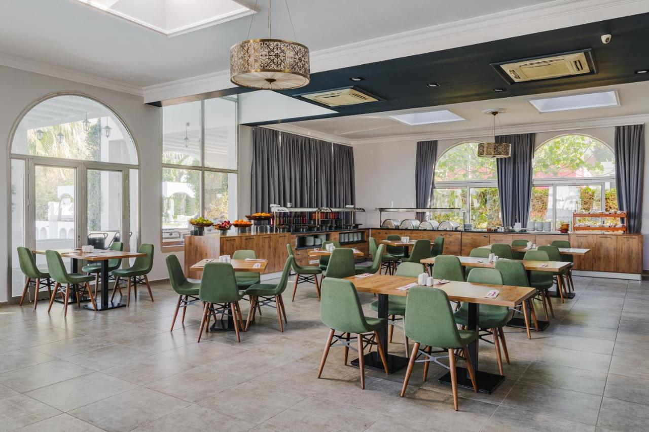Uptown Bueyuek Anadolu Girne Hotel エクステリア 写真