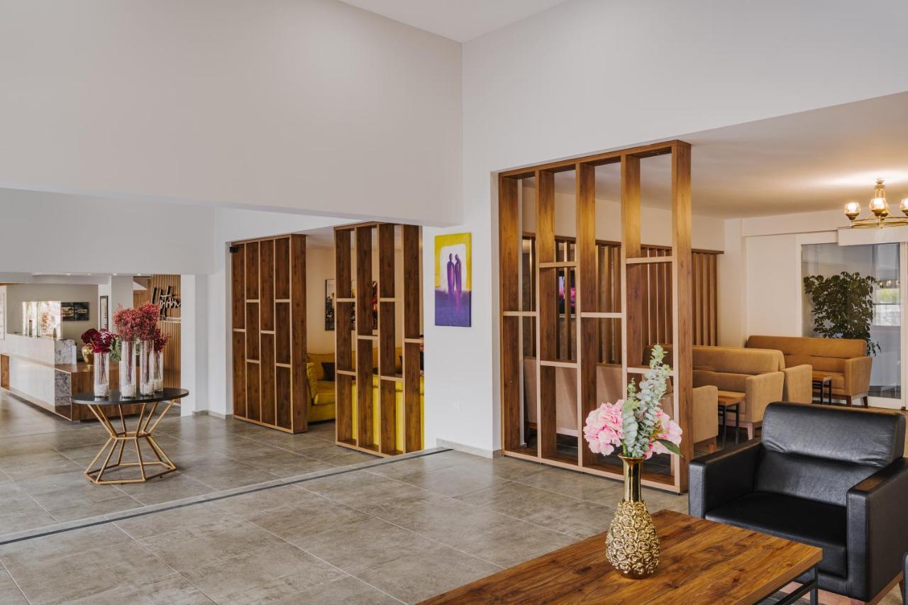 Uptown Bueyuek Anadolu Girne Hotel エクステリア 写真