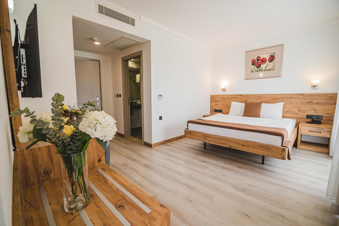 Uptown Bueyuek Anadolu Girne Hotel エクステリア 写真
